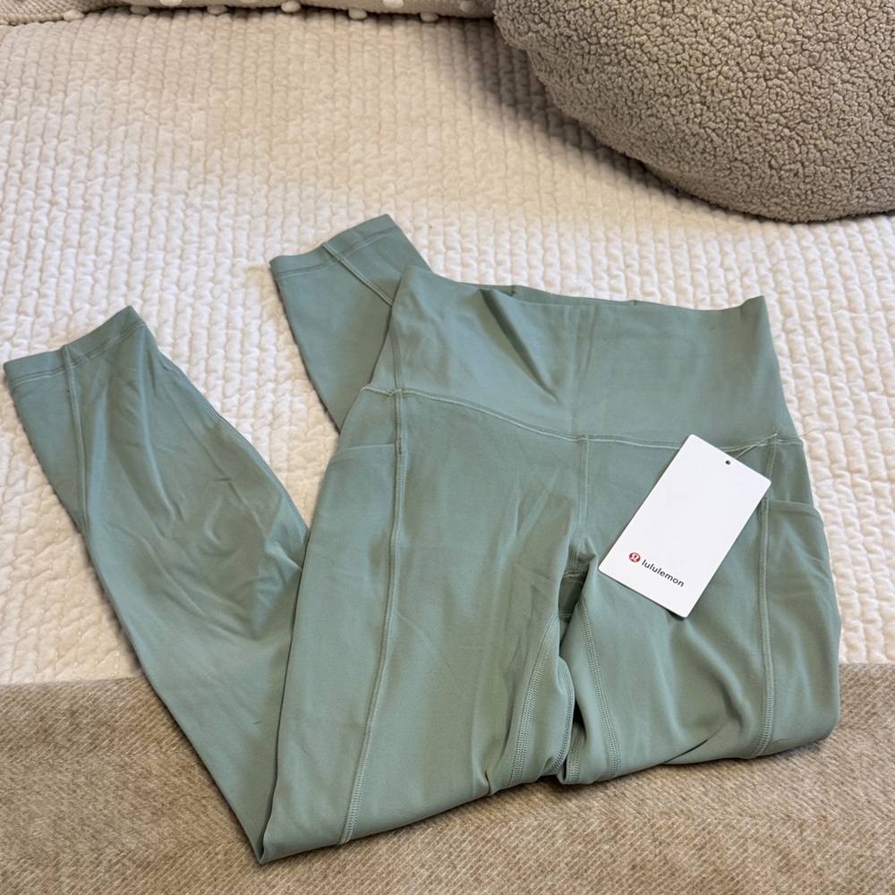 LULU ALIGN WITH POCKETS PALM COURT